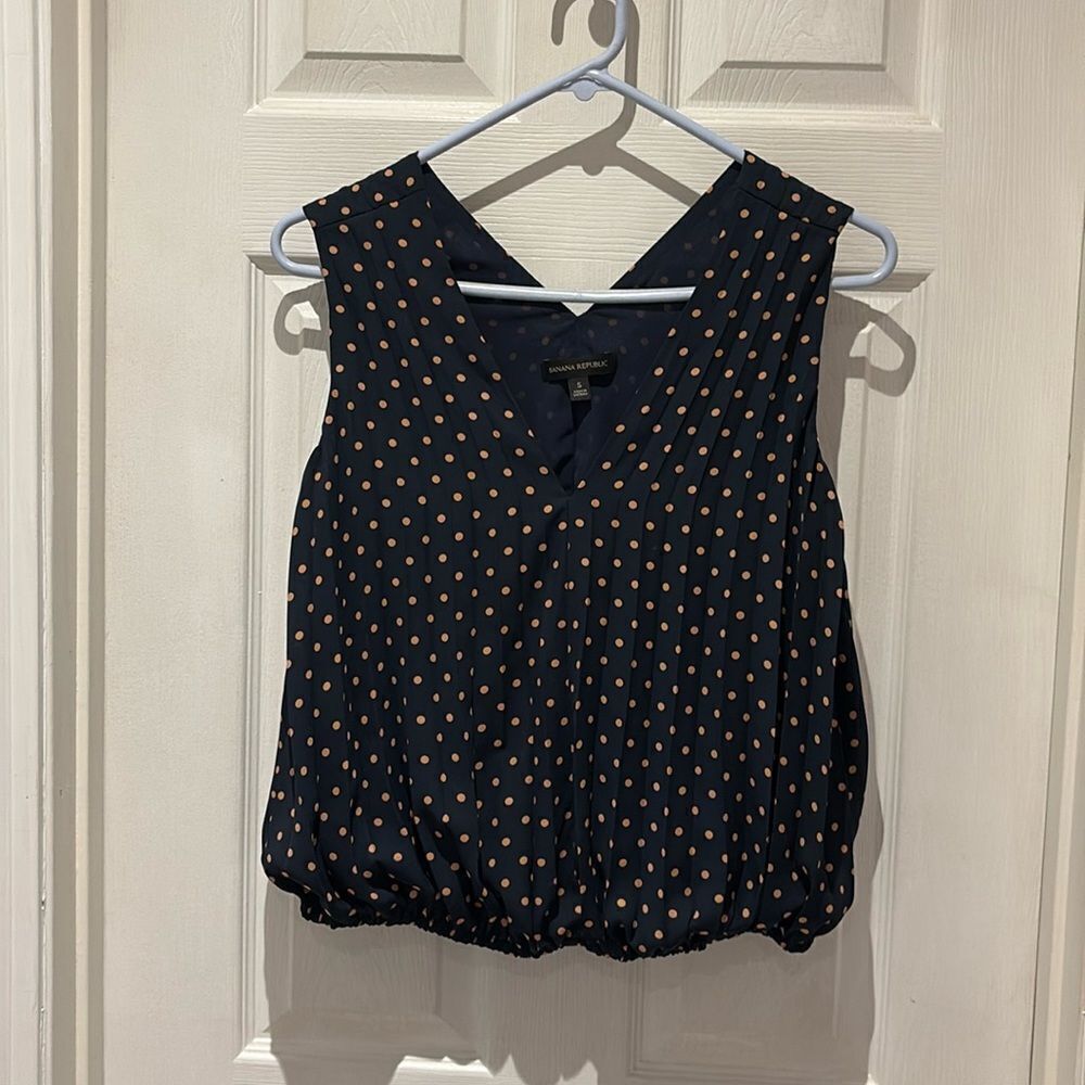 Banana Republic polka dot pleated vneck sleeveless top SZ Small